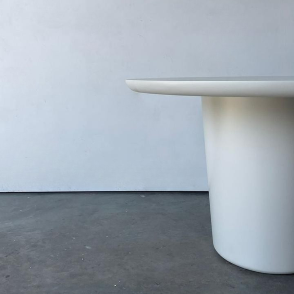 CHALK DINING TABLE